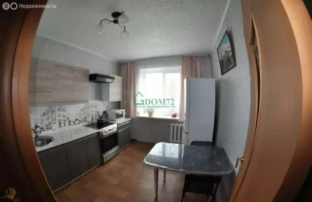 3-комнатная квартира: Тобольск, 4-й микрорайон, 37 (66.8 м) - Фото 1