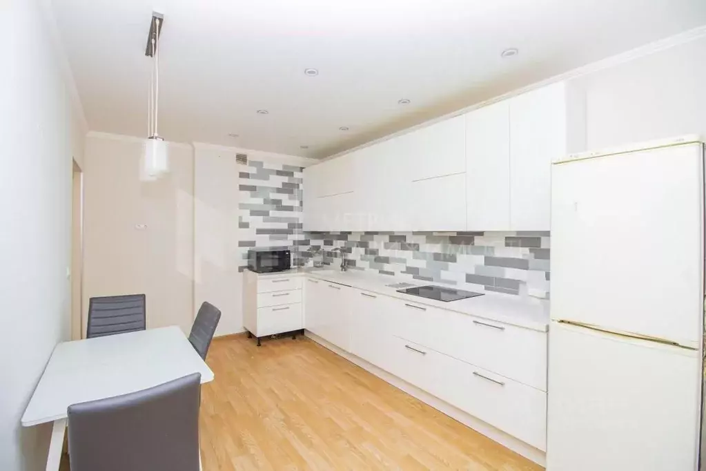 4-к кв. Тюменская область, Тюмень ул. Николая Федорова, 17 (98.0 м) - Фото 1