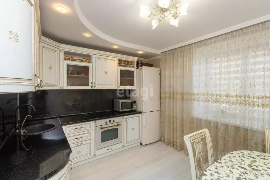 3-к кв. Тюменская область, Тюмень ул. Избышева, 8 (83.9 м) - Фото 1