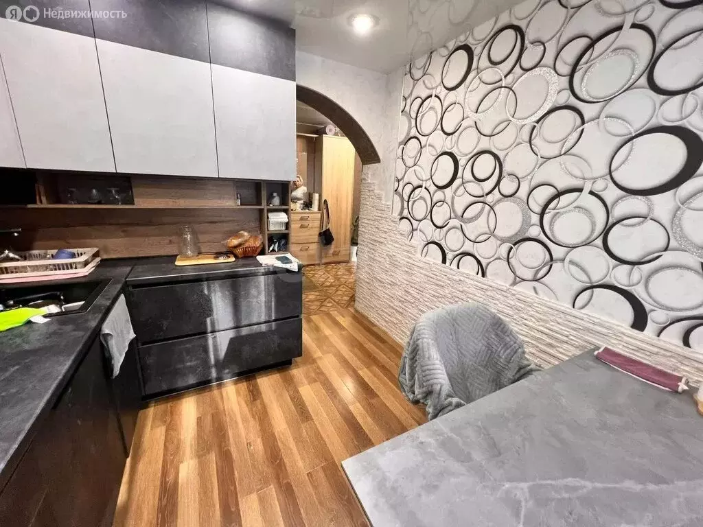 3-комнатная квартира: посёлок городского типа Редкино, улица Фадеева, ... - Фото 2