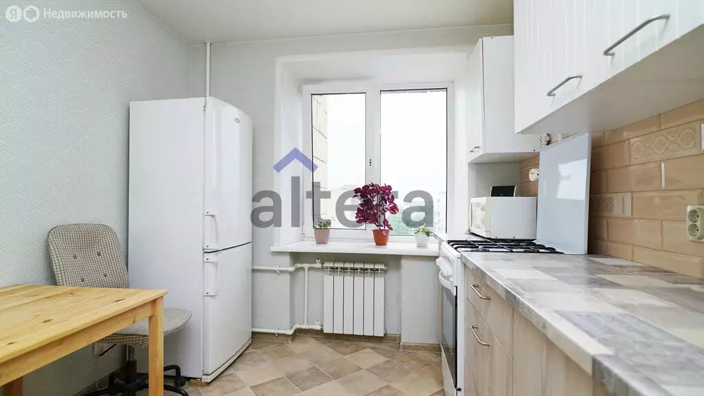3-комнатная квартира: Казань, улица Максимова, 1 (64 м) - Фото 1
