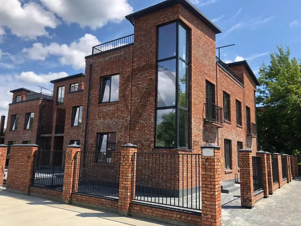 Таунхаус в Краснодарский край, Хадыженск Апшеронский район, ул. ... - Фото 1