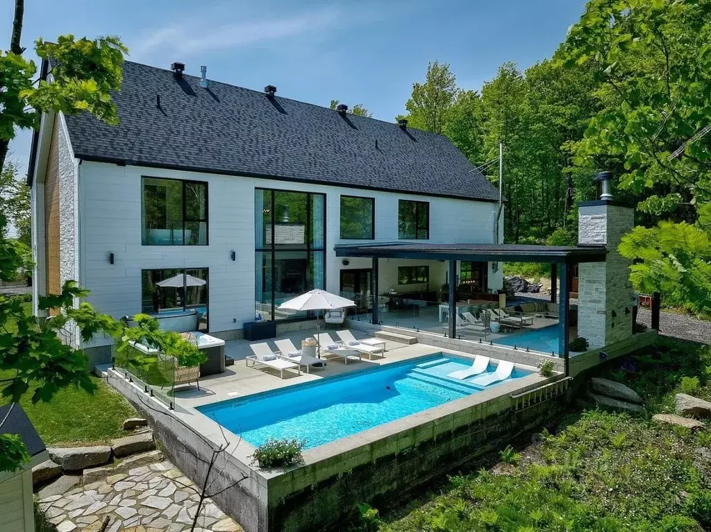 Дом в Краснодарский край, Сочи городской округ, с. Монастырь  (320 м) - Фото 1