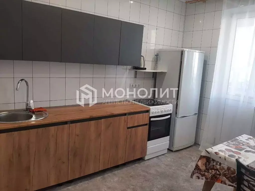 3-к кв. Белгородская область, Старый Оскол Степной мкр, 18 (98.0 м) - Фото 0