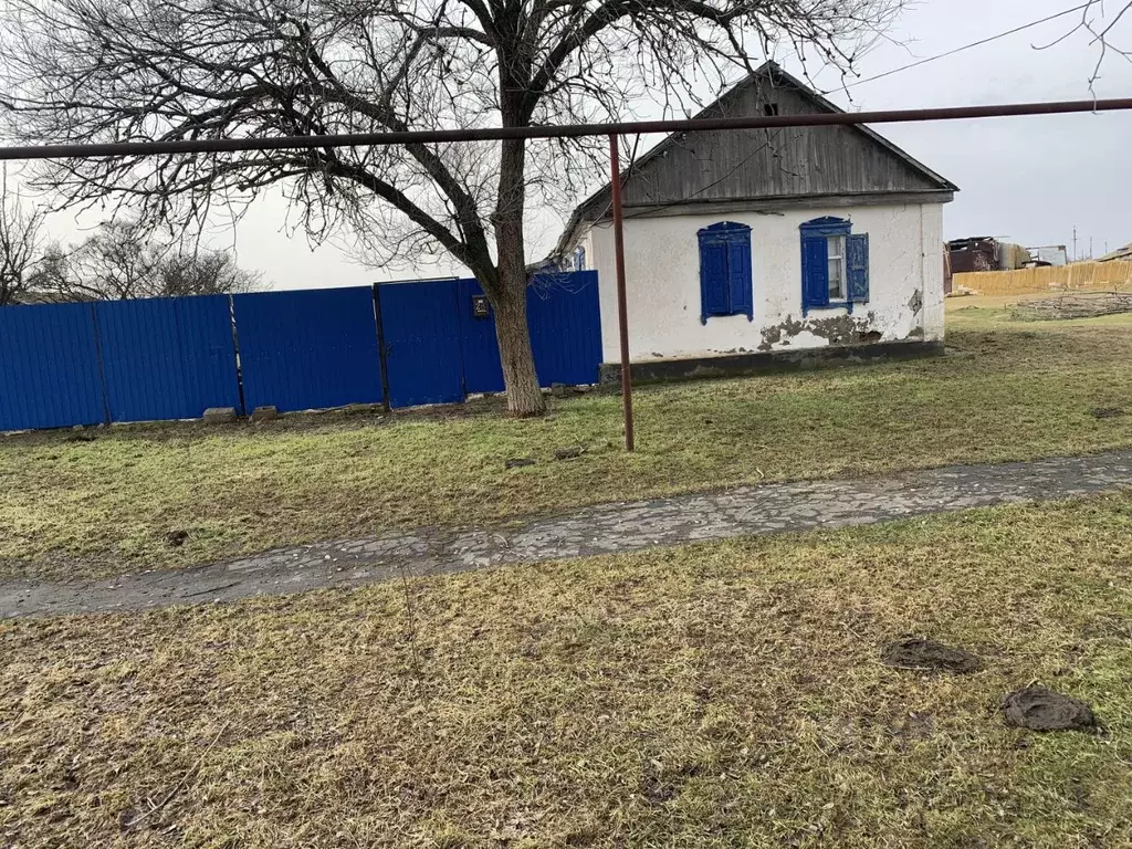 Дом в Калмыкия, Приютненский район, с. Воробьевка Степная ул., 28 (52 ... - Фото 2