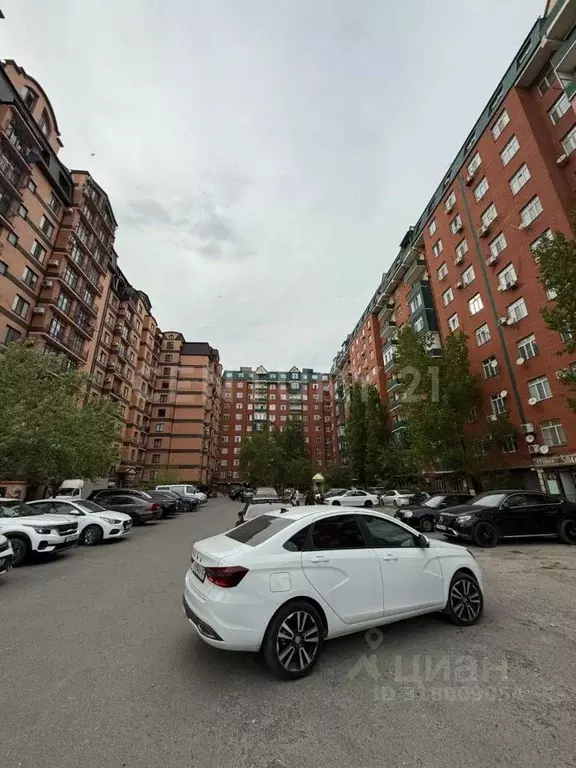 2-к кв. Дагестан, Махачкала ул. Гайдара Гаджиева, 1Б (80.0 м) - Фото 0