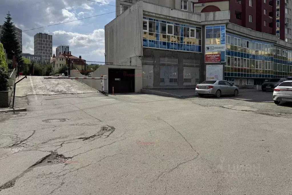 Гараж в Свердловская область, Екатеринбург ул. Большакова, 25 (18 м) - Фото 1