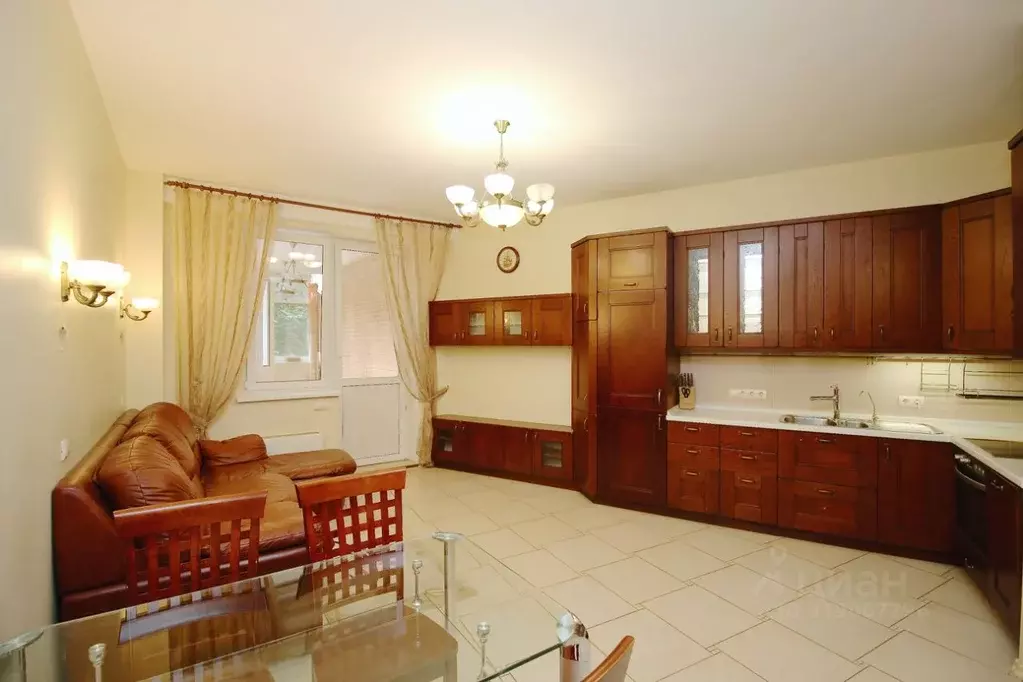 3-к кв. Москва Юровская ул., 95К3 (90.0 м) - Фото 0