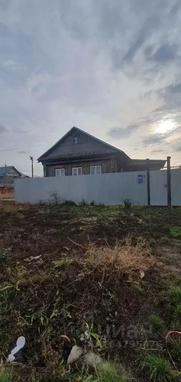 Дом в Саратовская область, Красный Кут ул. Дубовика (74 м) - Фото 0