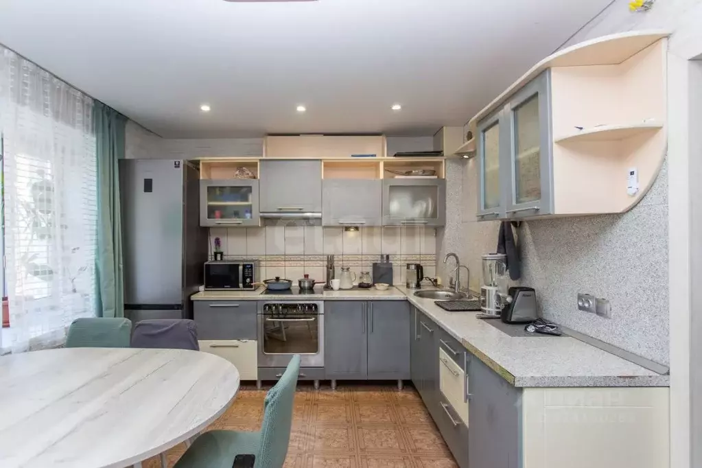 2-к кв. Тюменская область, Тобольск ул. Знаменского, 18 (58.0 м) - Фото 2