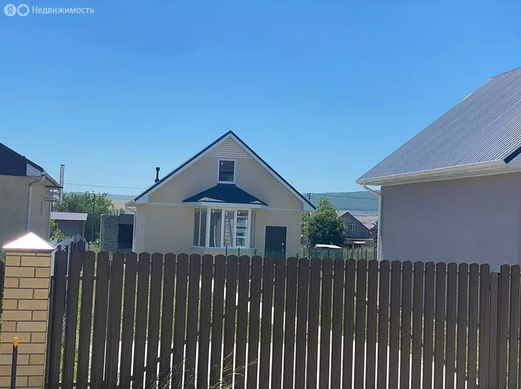 Дом в хутор Рассвет, Российская улица (120 м) - Фото 1