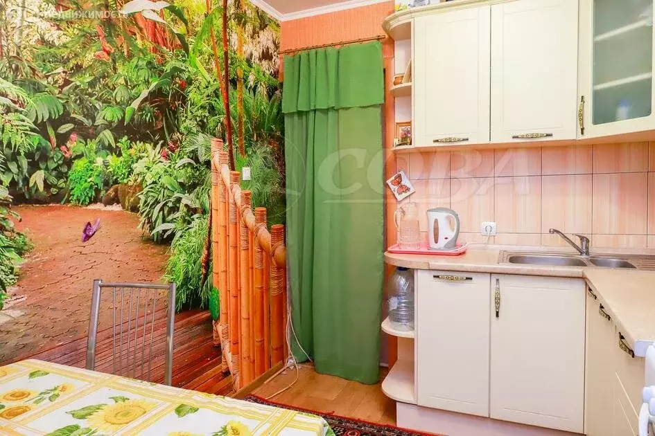 3-комнатная квартира: Тюмень, улица Демьяна Бедного, 102 (65 м) - Фото 1