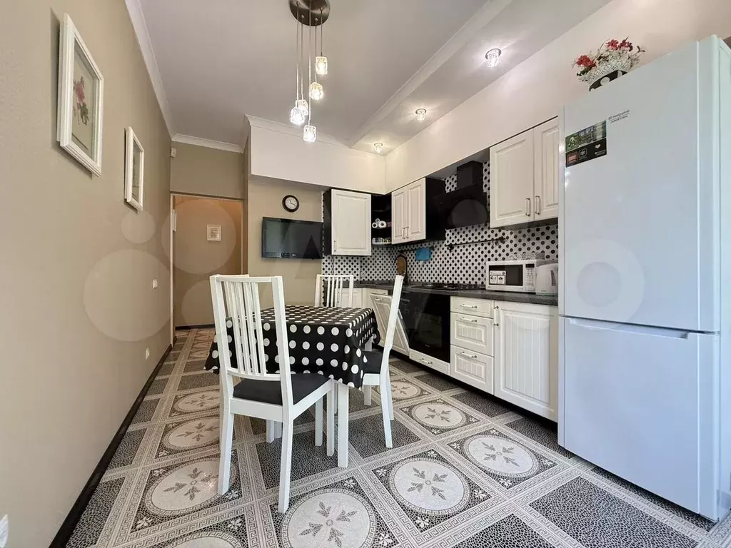 2-к. квартира, 80 м, 1/9 эт. - Фото 1