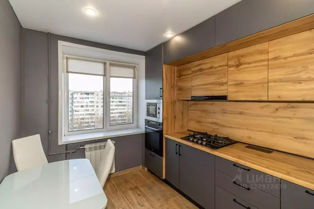 3-к кв. Челябинская область, Челябинск ул. Комарова, 114 (65.5 м) - Фото 0