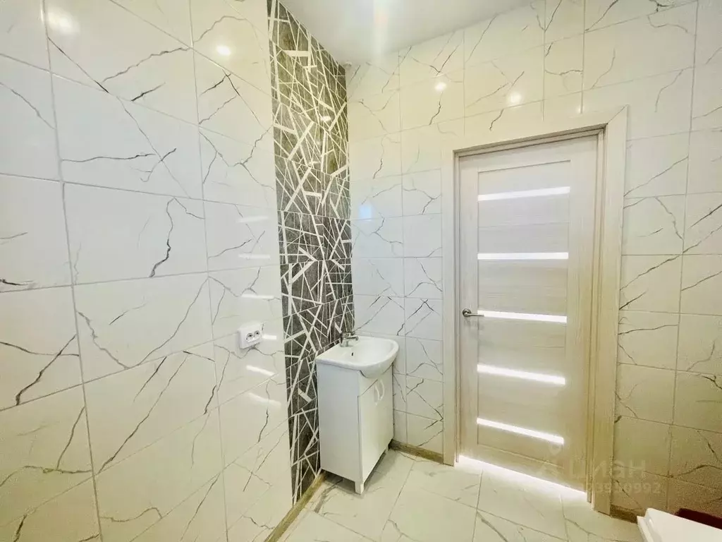 Дом в Иркутская область, Иркутский муниципальный округ, д. Карлук ул. ... - Фото 1