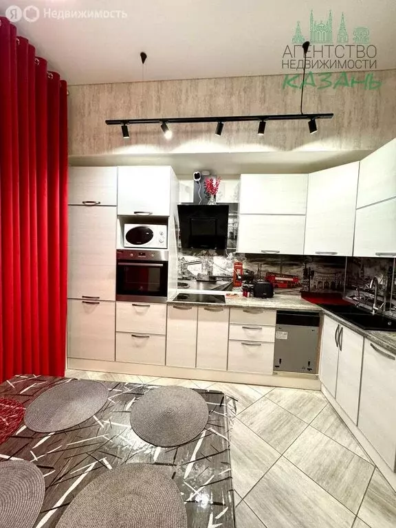 3-комнатная квартира: Казань, улица Максимова, 37Б (77.6 м) - Фото 1