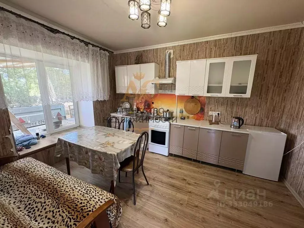 Дом в Крым, Кировский район, с. Абрикосовка ул. Ленина, 7 (50 м) - Фото 2