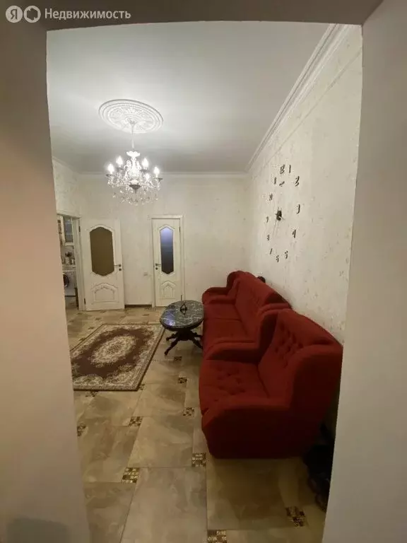 2-комнатная квартира: Махачкала, улица Магомеда Гамзатова, 20 (90 м) - Фото 1