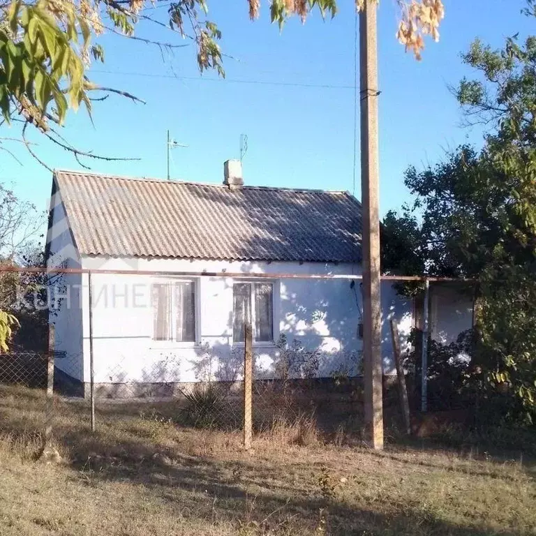 Дом в Крым, Черноморский район, с. Далекое ул. Заводская, 1 (52 м) - Фото 0