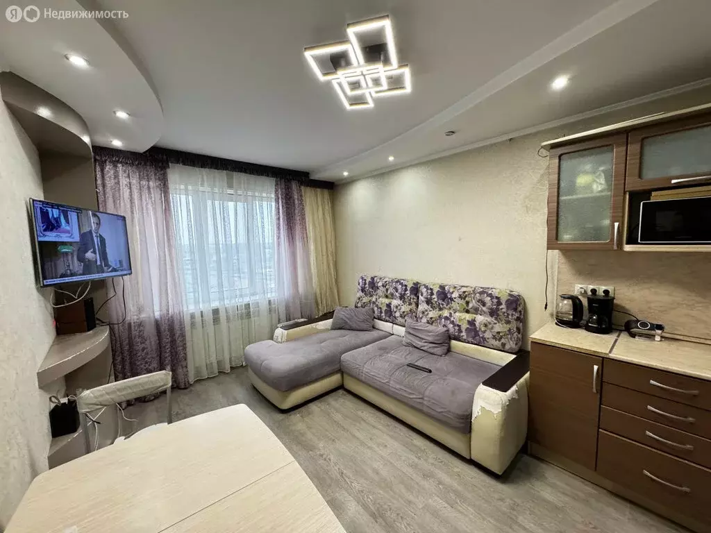 3-комнатная квартира: Артём, Норильская улица, 14 (56.2 м) - Фото 1