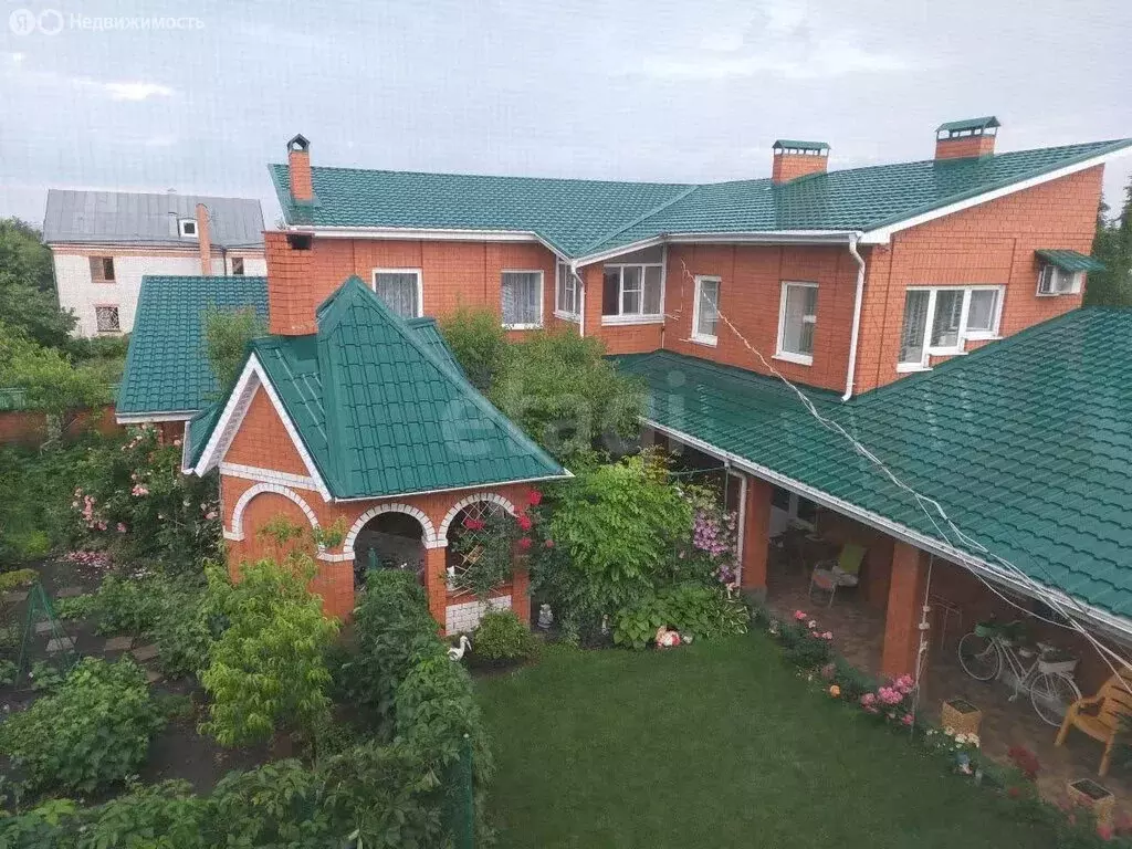 Дом в Россошь, 1-й проезд Чкалова (408.9 м) - Фото 1