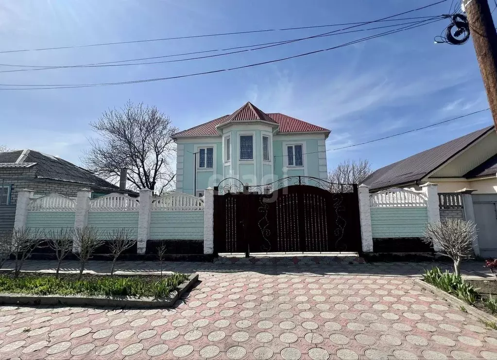 Дом в Карачаево-Черкесия, Черкесск ул. Кочубея (248 м) - Фото 0