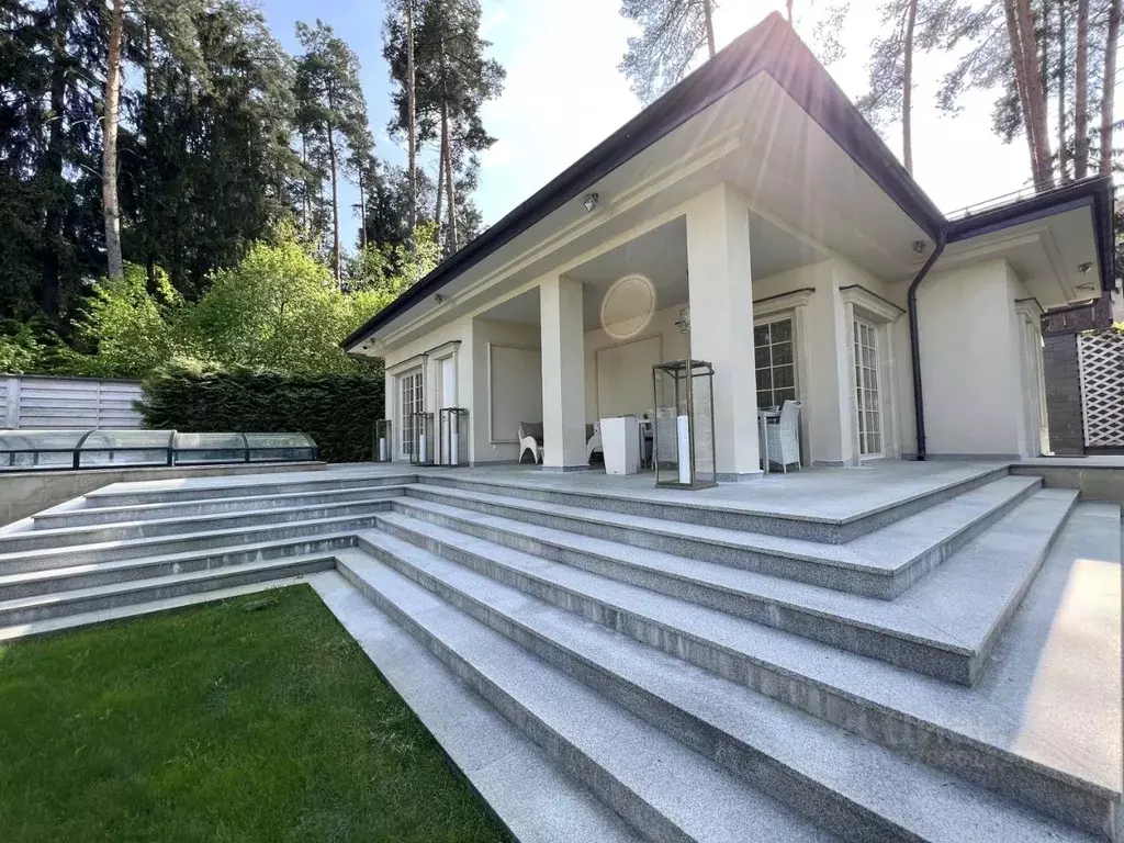 Коттедж в Московская область, Одинцовский городской округ, д. Жуковка, ... - Фото 2