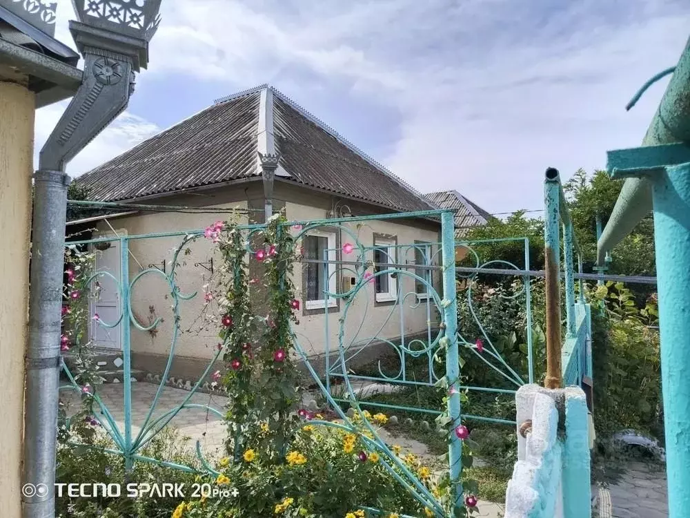 Дом в Краснодарский край, Крымский район, Варениковская ст-ца  (30 м) - Фото 1