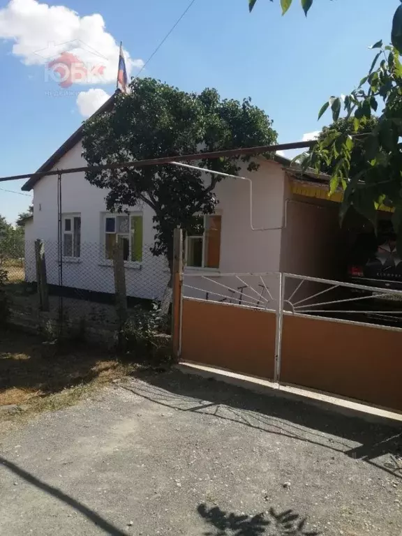 Дом в Крым, Черноморский район, с. Кировское ул. Кухтина, 2 (120 м) - Фото 1