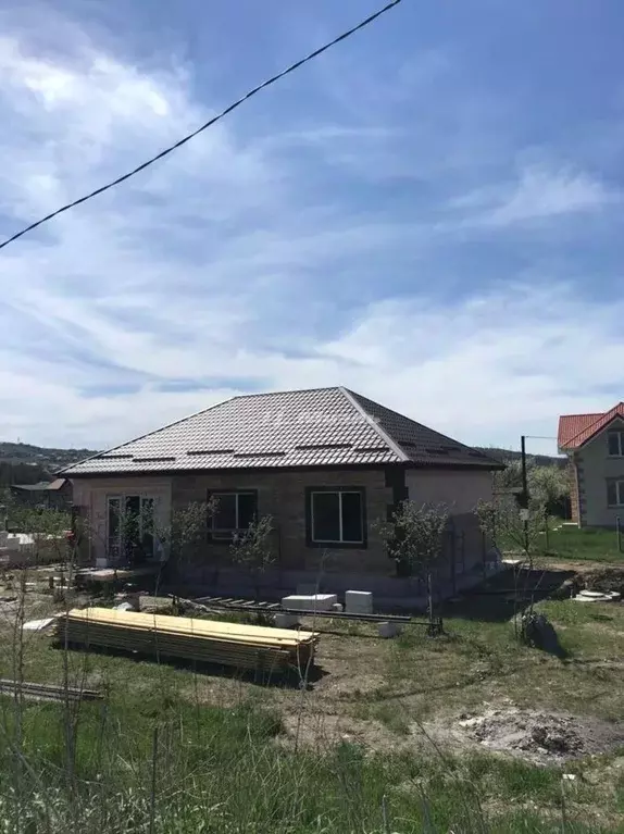 Дом в Крым, Симферопольский район, Добровское с/пос, с. Пионерское ул. ... - Фото 1