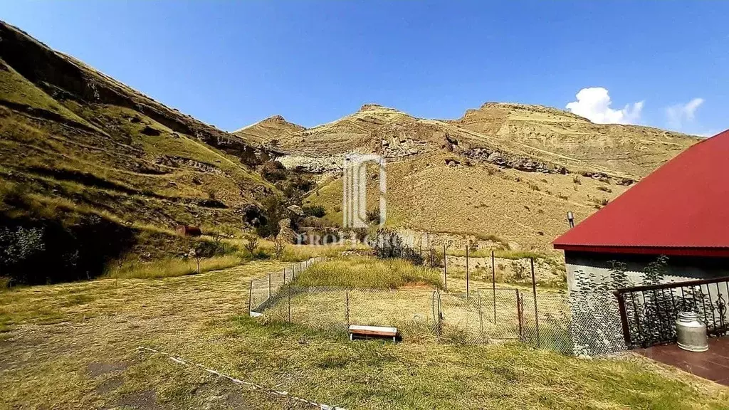 Дом в Дагестан, Ботлихский район, с. Годобери ул. Лабазана Лабазанова, ... - Фото 1