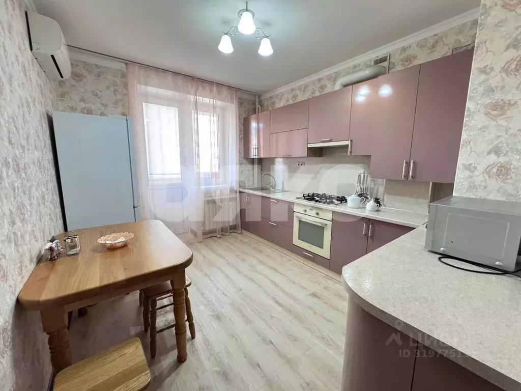 1-к кв. Краснодарский край, Горячий Ключ ул. Ворошилова, 38 (48.0 м) - Фото 0