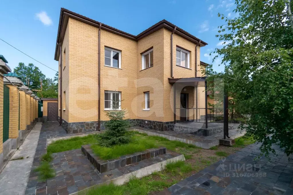 Дом в Забайкальский край, Читинский район, с. Иван-Озеро  (240 м) - Фото 1