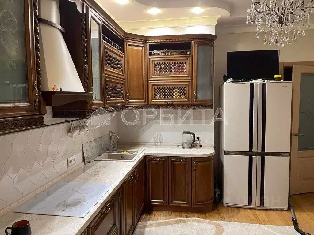 3-к кв. Тюменская область, Тюмень ул. Малыгина, 90 (121.9 м) - Фото 0