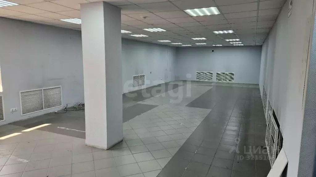 Помещение свободного назначения в Тюменская область, Тюмень ул. ... - Фото 1