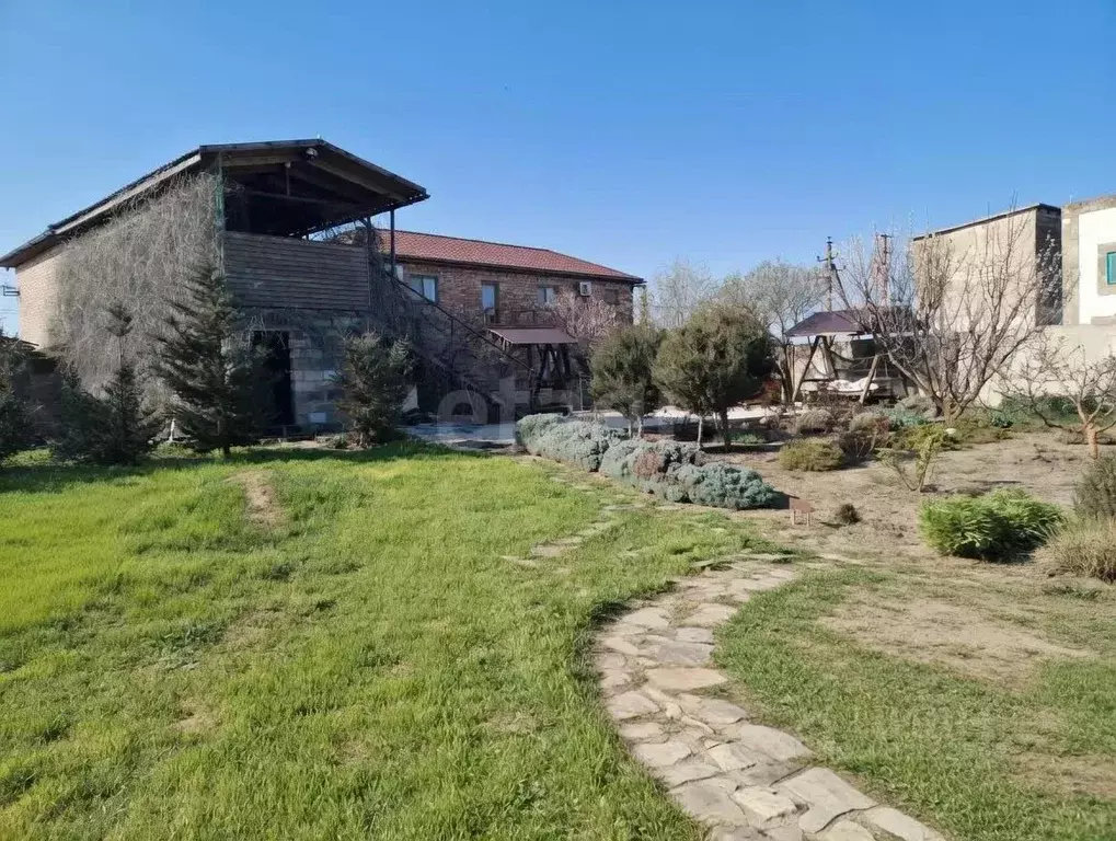 Дом в Крым, Ленинский район, Семисотское с/пос, с. Каменское ул. ... - Фото 1