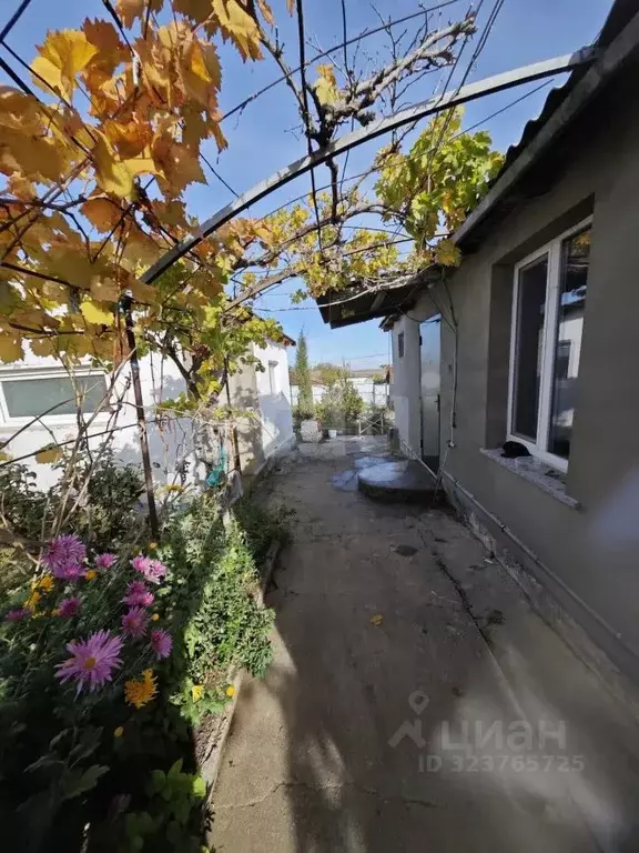 Дом в Крым, Сакский район, с. Митяево ул. Верхняя (52 м) - Фото 1