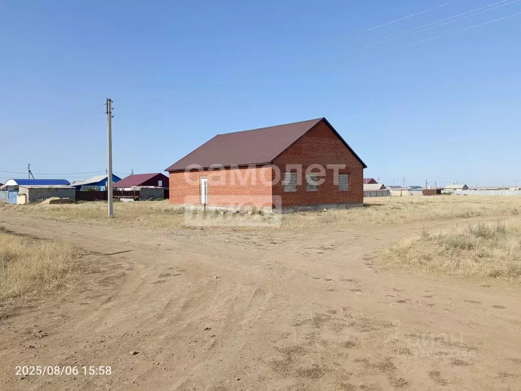 Дом в Калмыкия, Целинный район, с. Троицкое ул. Толстого, 53 (132 м) - Фото 2