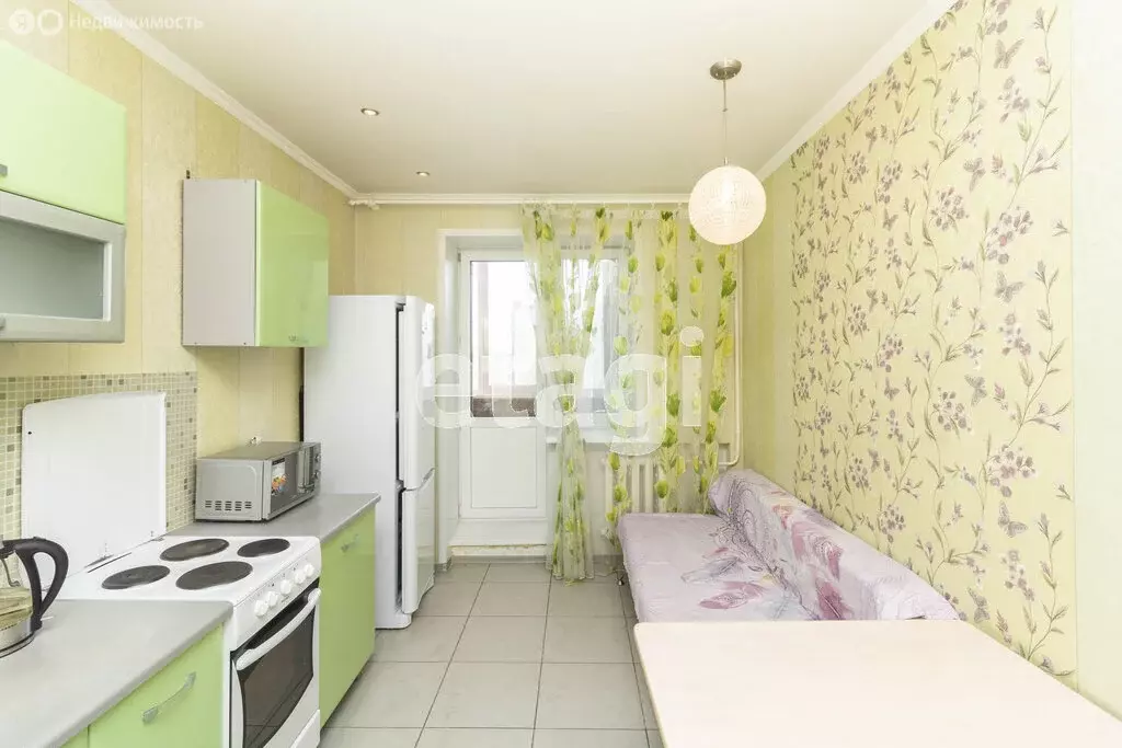 2-комнатная квартира: Тюмень, улица Пермякова, 82 (65.8 м) - Фото 1