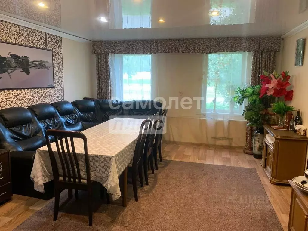 Дом в Челябинская область, Челябинск просп. Победы, 261 (157 м) - Фото 1