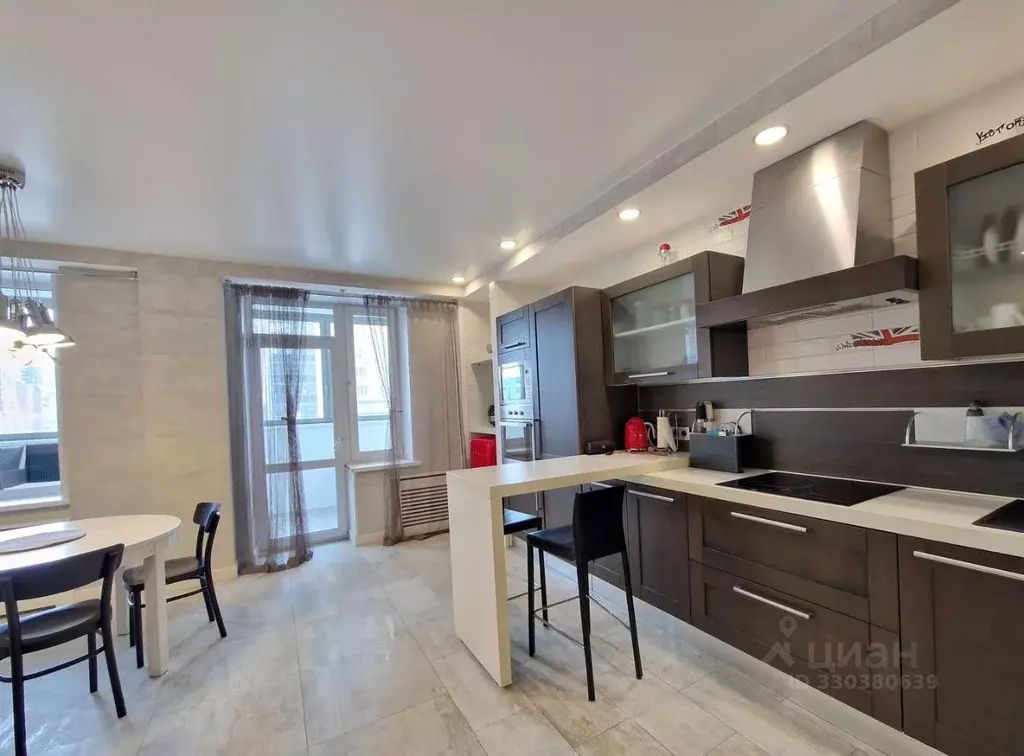 3-к кв. Красноярский край, Красноярск Взлетная ул., 7А (97.5 м) - Фото 1