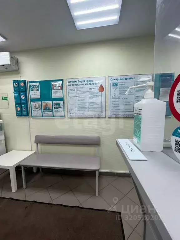 Торговая площадь в Татарстан, Казань ул. Академика Сахарова, 12 (81 м) - Фото 0
