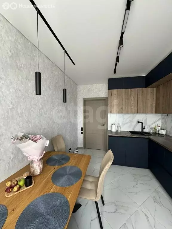 2-комнатная квартира: Тобольск, 10-й микрорайон, 66 (64.4 м) - Фото 1