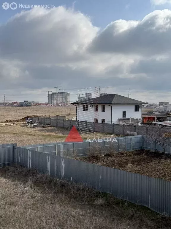 Дом в село Уютное, улица Надежды, 63 (350 м) - Фото 1