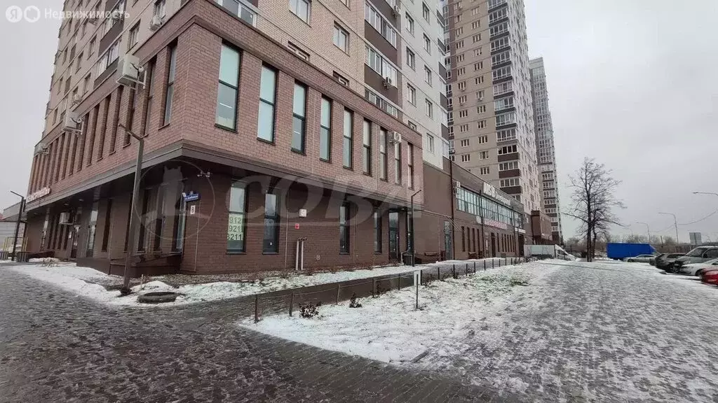 Квартира-студия: Тюмень, Дамбовская улица, 25к1 (45 м) - Фото 1