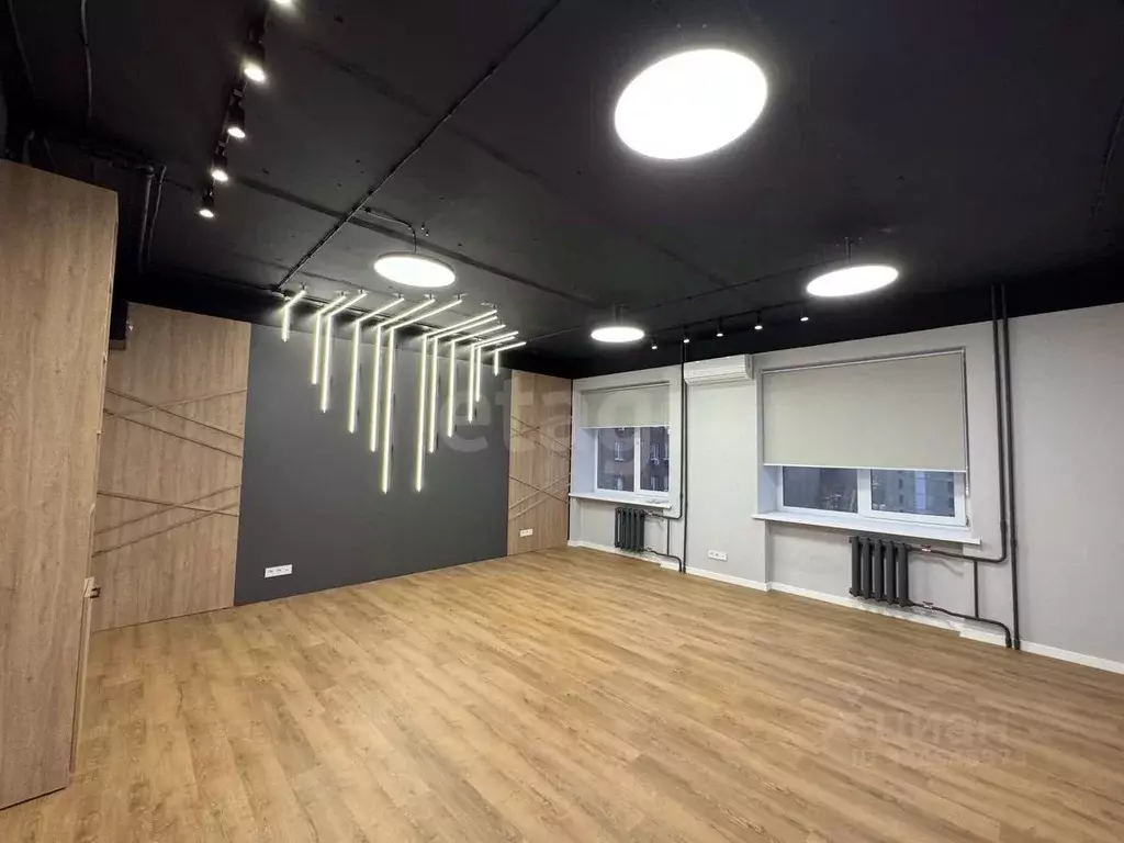 Офис в Тюменская область, Тюмень Одесская ул., 9 (77 м) - Фото 1