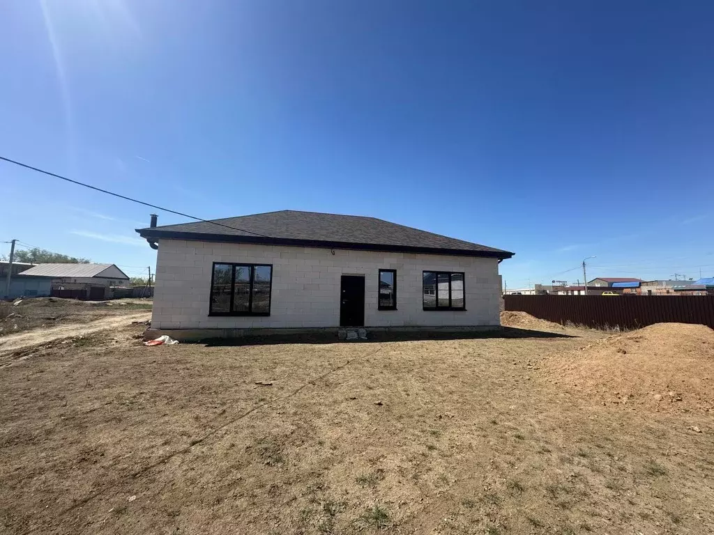 Дом в Астраханская область, пос. Володарский ул. Дорожная, 2 (156 м) - Фото 2