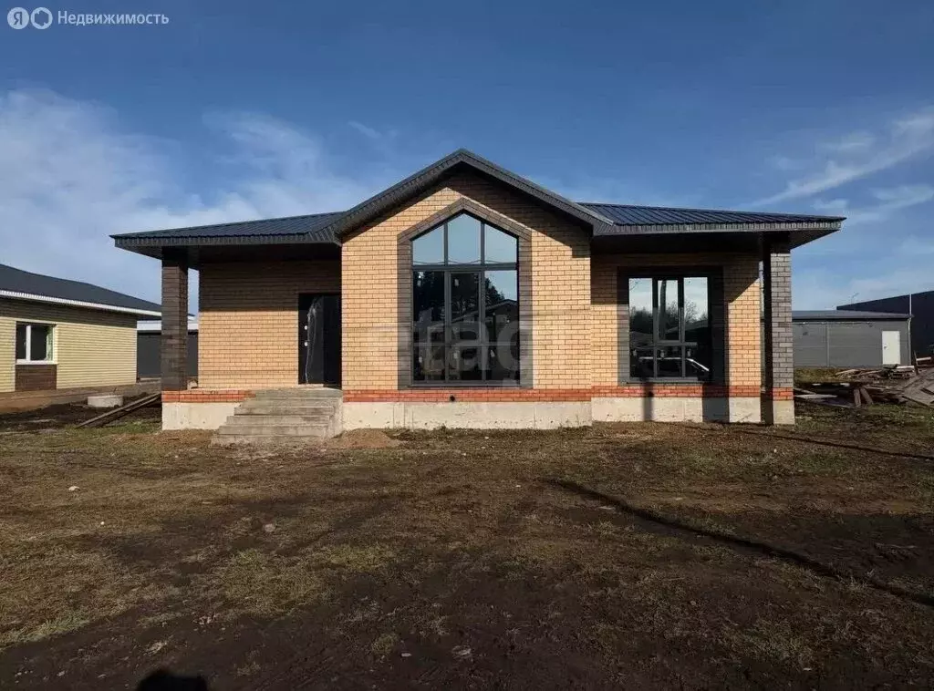 Дом в село Акбердино, улица Дружбы (130 м) - Фото 1