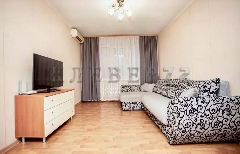 3-к кв. Тюменская область, Тюмень ул. 50 лет Октября, 76 (82.0 м) - Фото 2