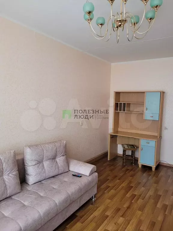 1-к. квартира, 38 м, 4/10 эт. - Фото 1
